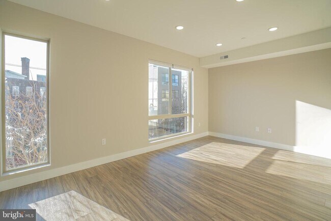 Building Photo - 2222 Frankford Ave