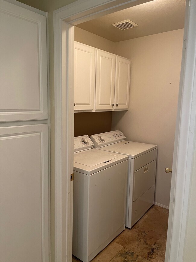 Building Photo - 2246 Sisley Pl