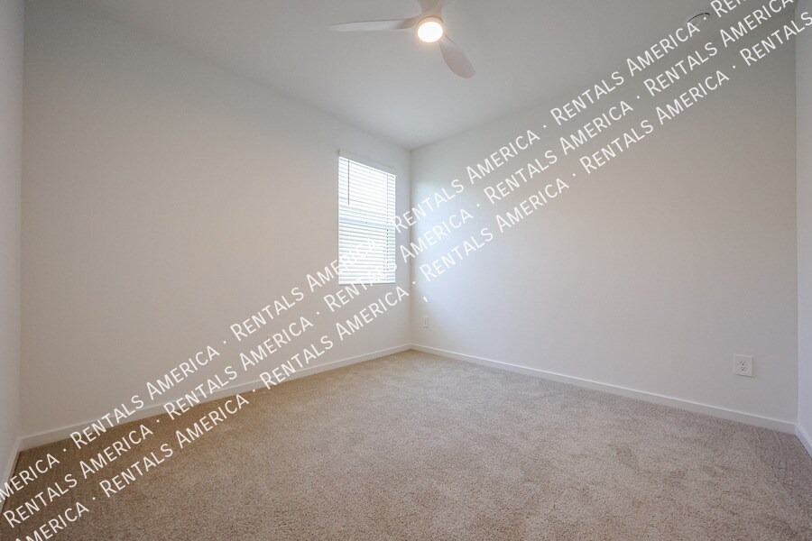 Building Photo - 3380 N Camden Dr
