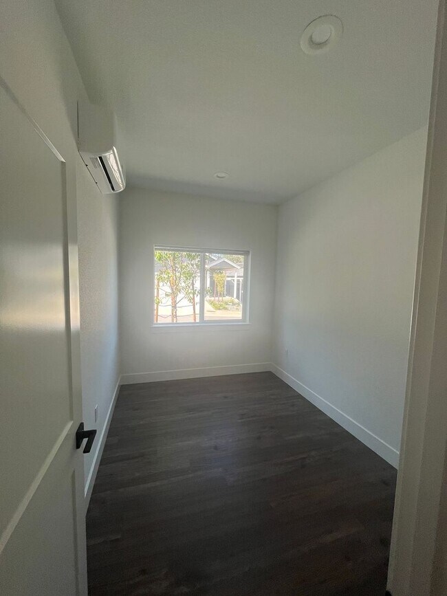 Building Photo - Newly built homes with City of Redding solar!