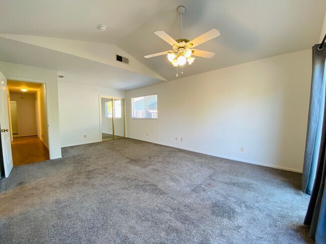 Building Photo - 271 Allport Dr
