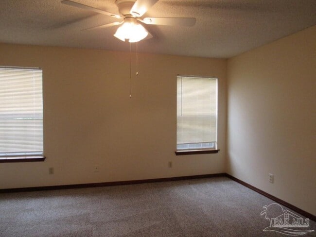 Building Photo - 2025 Cambridge Cir
