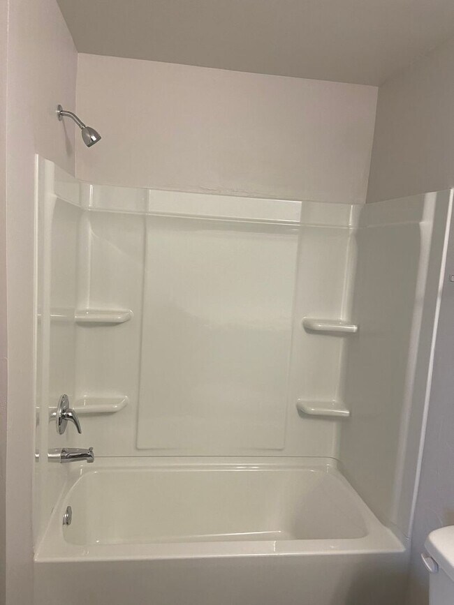 Building Photo - *Pre-leasing* Three Bedroom | Two Bathroom...