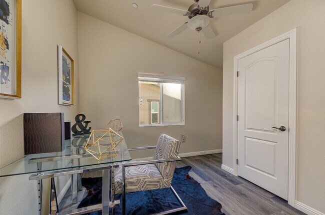 Building Photo - Remodeled 3 Bed/2 Bath National City