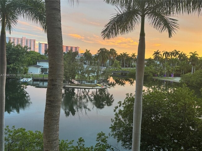 Building Photo - 16500 Collins Ave