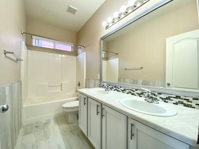 Building Photo - Nice 2-story single-family house with 3 Bedrooms, 2.5 Bathrooms