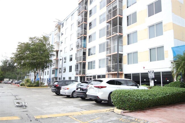 Building Photo - 17890 W Dixie Hwy