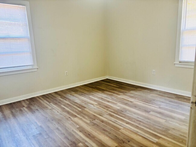 Building Photo - 756 Kensington Pl