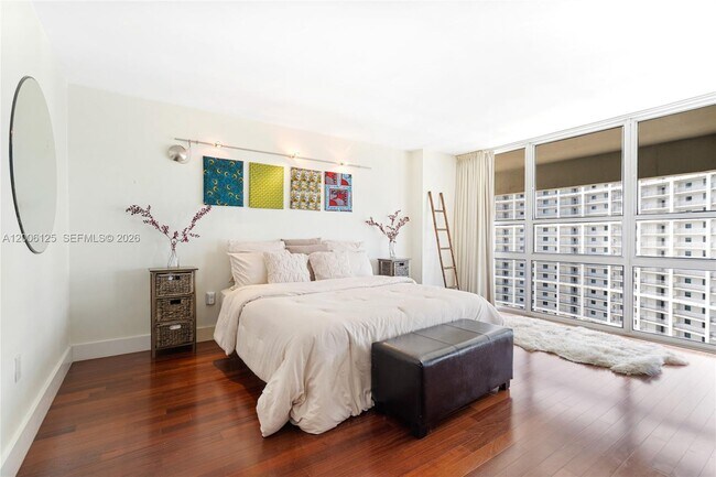 Building Photo - 600 NE 36th St