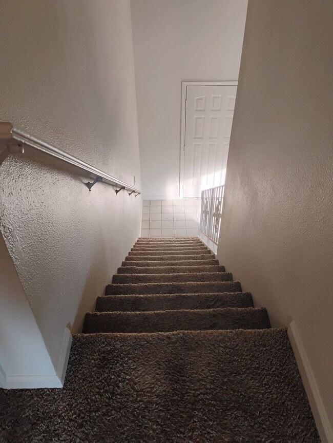 Building Photo - By appointment only. Do not disturb occupants. Apply now to schedule a viewing.