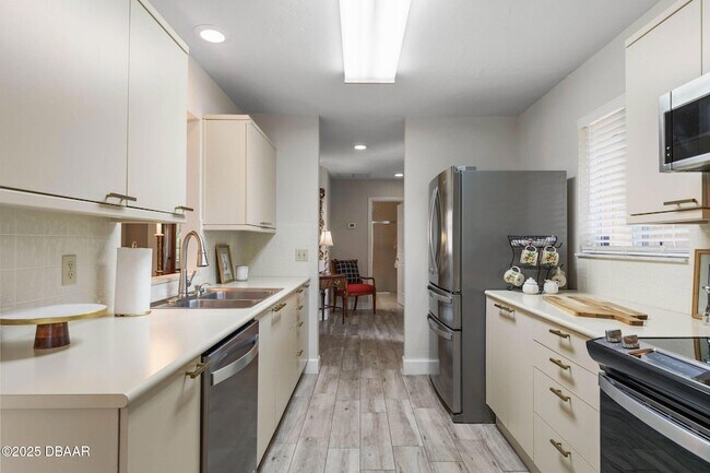 Building Photo - 4 Jasmine Run