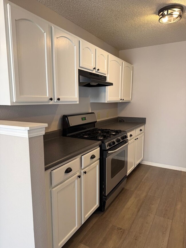 Building Photo - Southside 3/2 home with attached 2 car garage