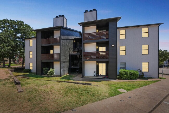 Building Photo - 2525 Thomason Cir