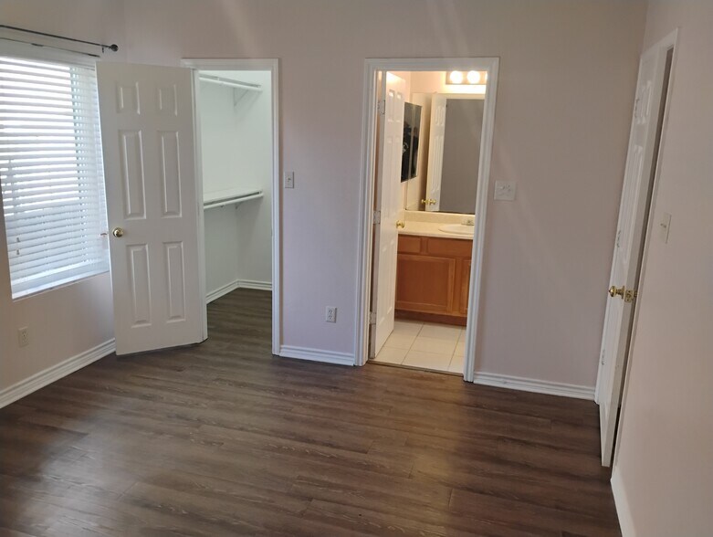 Master bedroom looking towards closet and bathroom - 1707 Prairie Dr