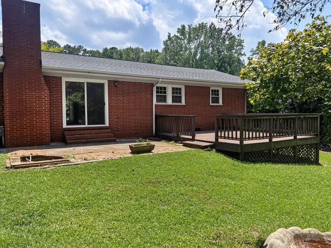 Building Photo - 6909 Justice Dr