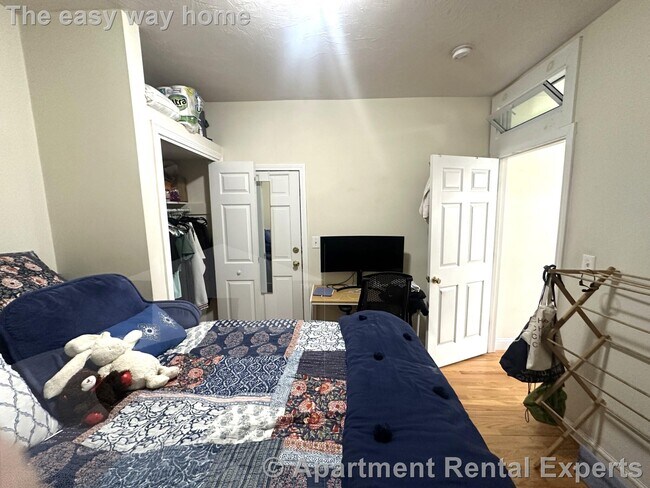 Building Photo - 1054 Cambridge St