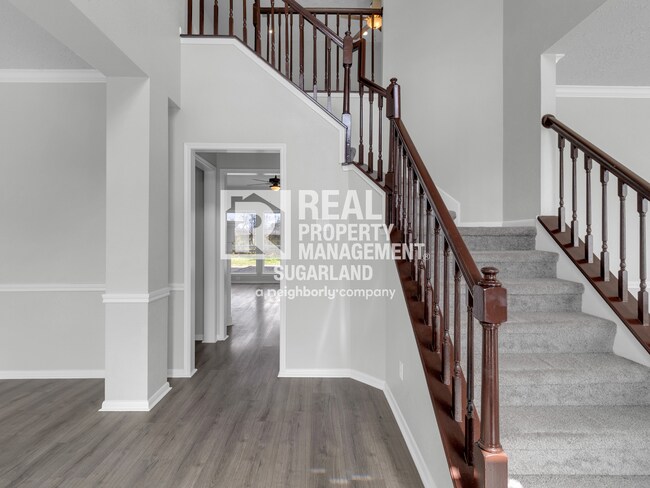 Building Photo - Executive Living in the Heart of Sugar Land