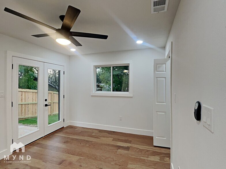 Building Photo - 1603 Rutland Dr