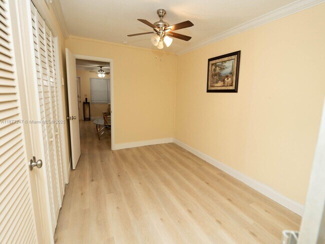 Building Photo - 2121 NE 42nd Ct