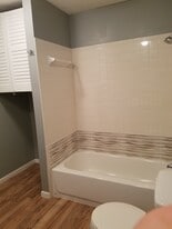 Building Photo - 722 Shadycrest Dr