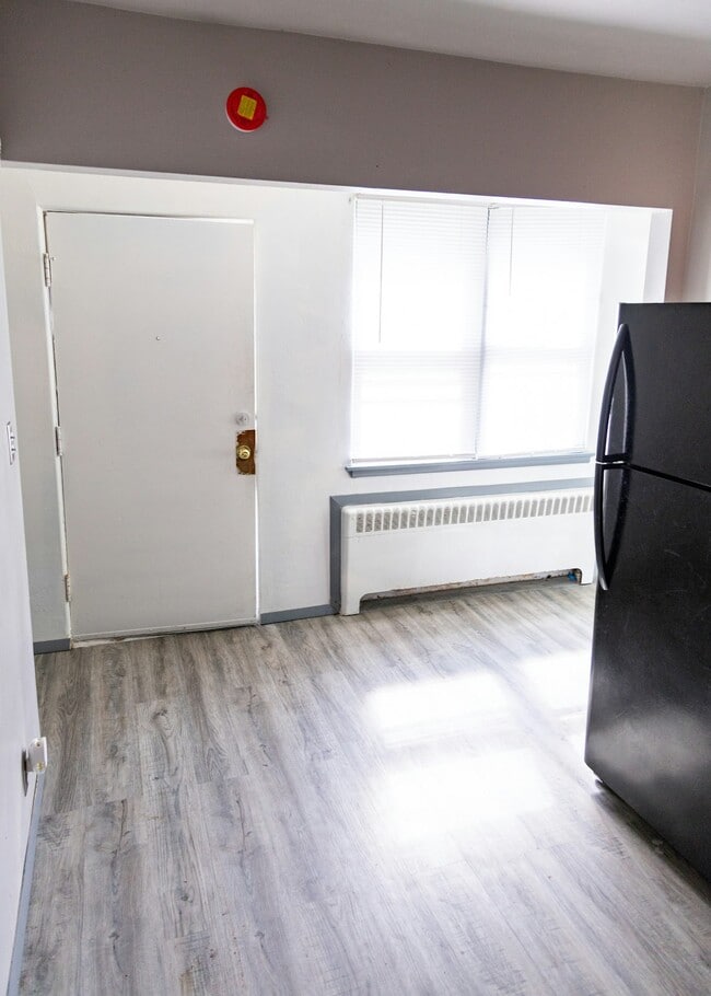 Building Photo - 3023 Parkside Ave