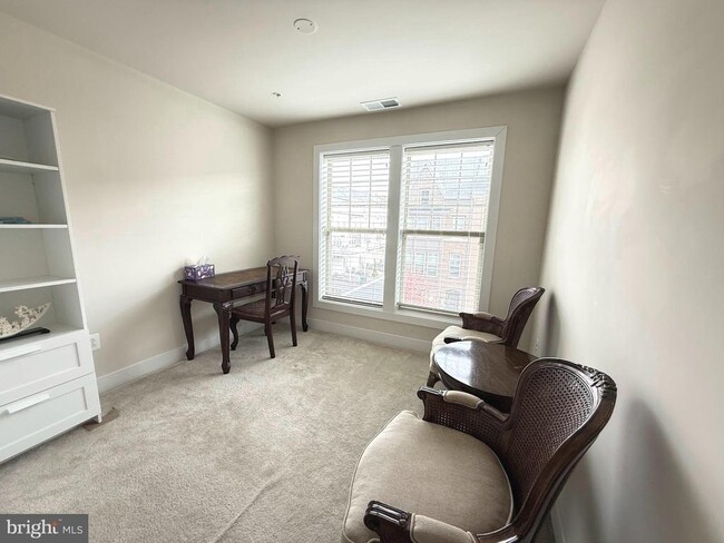 Building Photo - 321 Hendrix Ave