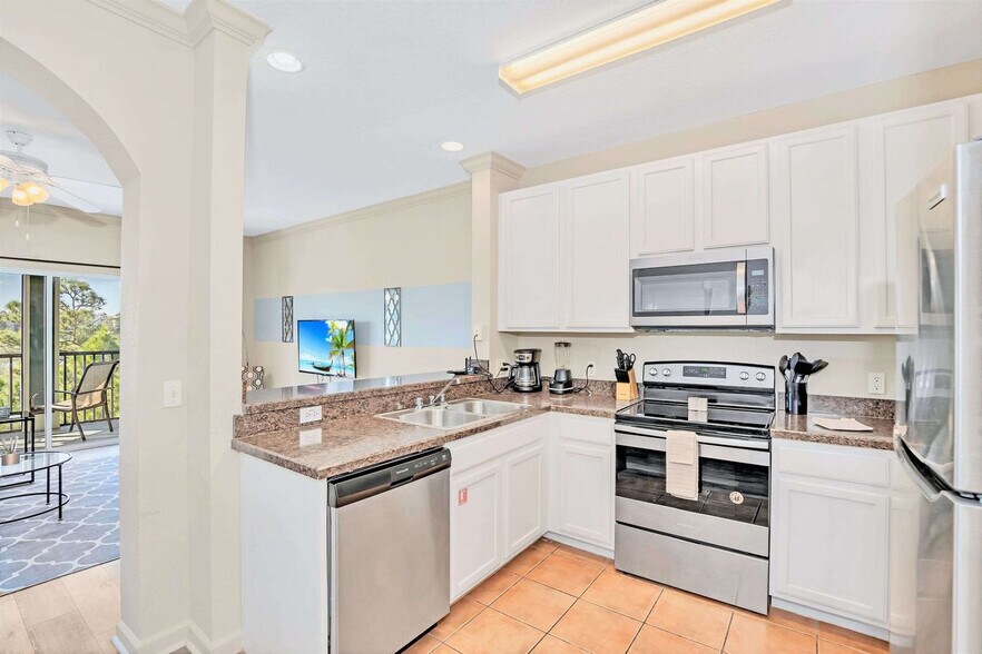 Building Photo - 14200 Avalon Rd