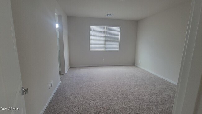 Building Photo - 7044 W Desert Dr