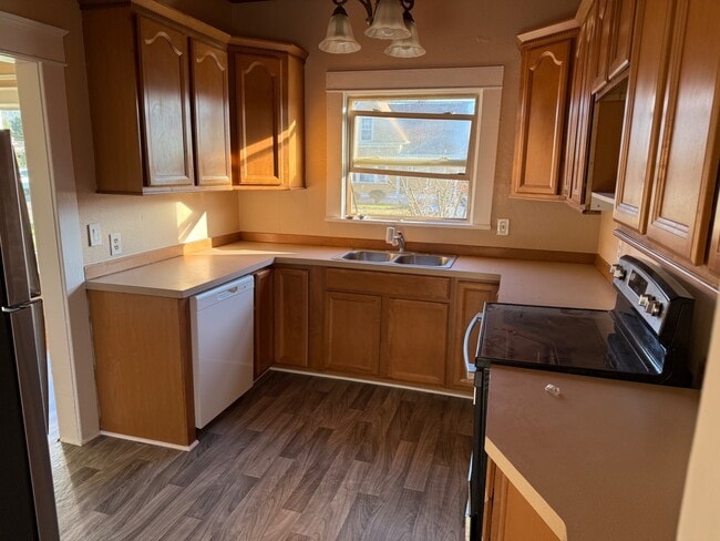 Building Photo - 286 Park St