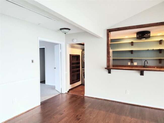 Building Photo - 500 Tiki Dr