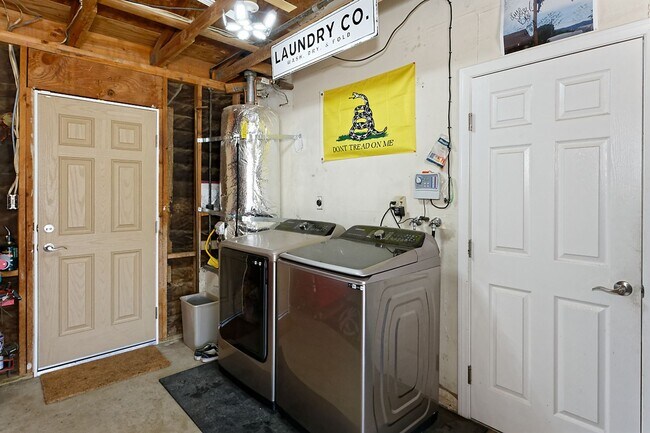 Building Photo - Desirable Apple Valley Single-Story on Expansive Lot | 3 Bed, 2 Bath Beauty