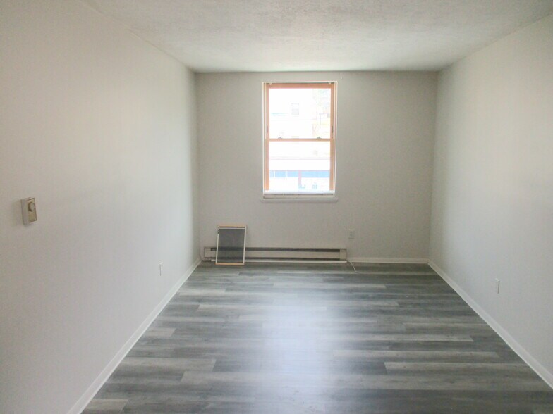 Building Photo - 411 Merchant St