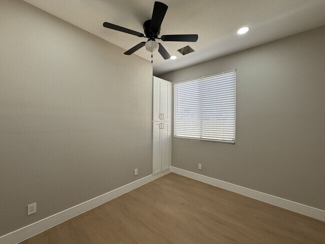 Building Photo - Lancaster Remodeled 3 bedroom - Available Now!