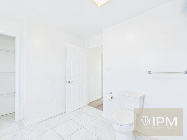 Building Photo - 1/2 OFF First Months Rent! Spacious 3 Bedr...