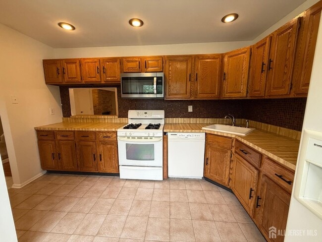 Building Photo - 309 Constitution Cir
