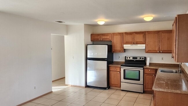 Building Photo - 651 NW Sharpe St