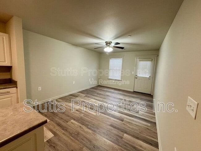Building Photo - 201 Gin Ct