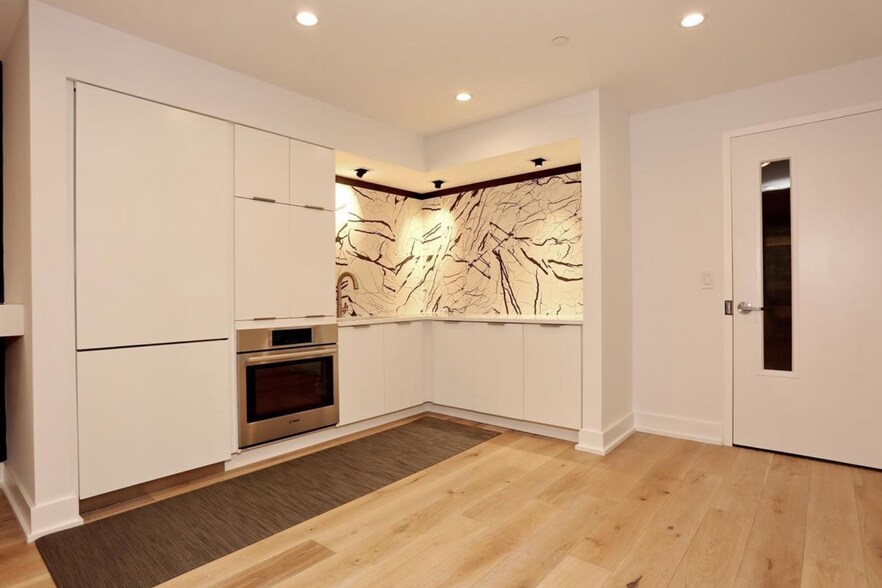 Building Photo - 389 Washington St