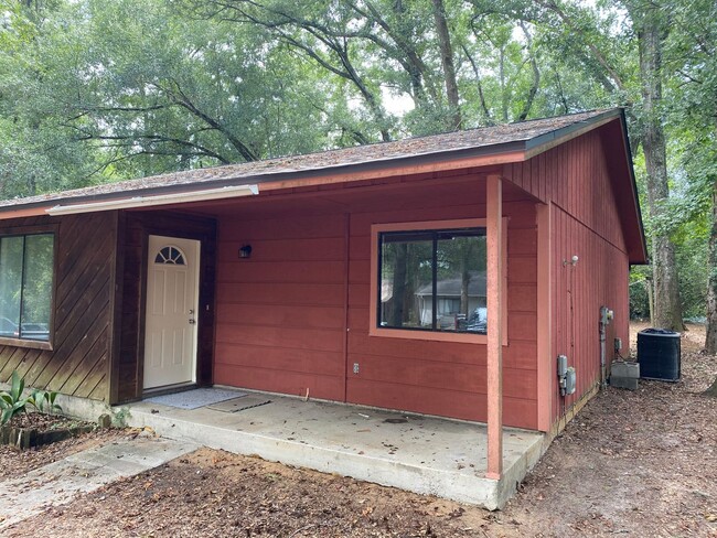 Primary Photo - Recently Remodeled 2 Bedroom 1 Bathroom Du...
