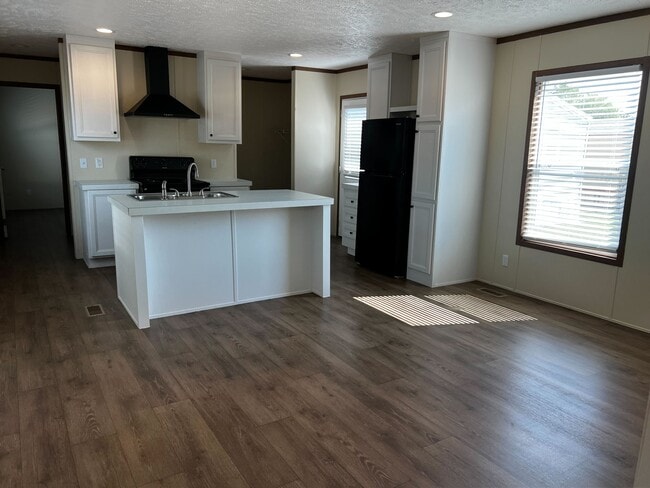 Building Photo - 709 N Collins Fwy