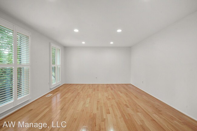 Building Photo - 4 br, 3.5 bath House - 14817 Soft Wind Dr