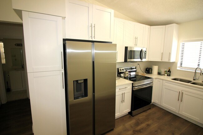 Building Photo - 2900 Olivewood Terrace