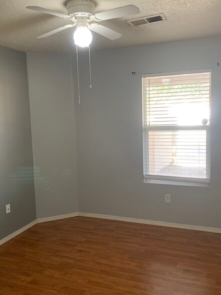 #3 bed room - 11623 Singing Arrow Rd SE