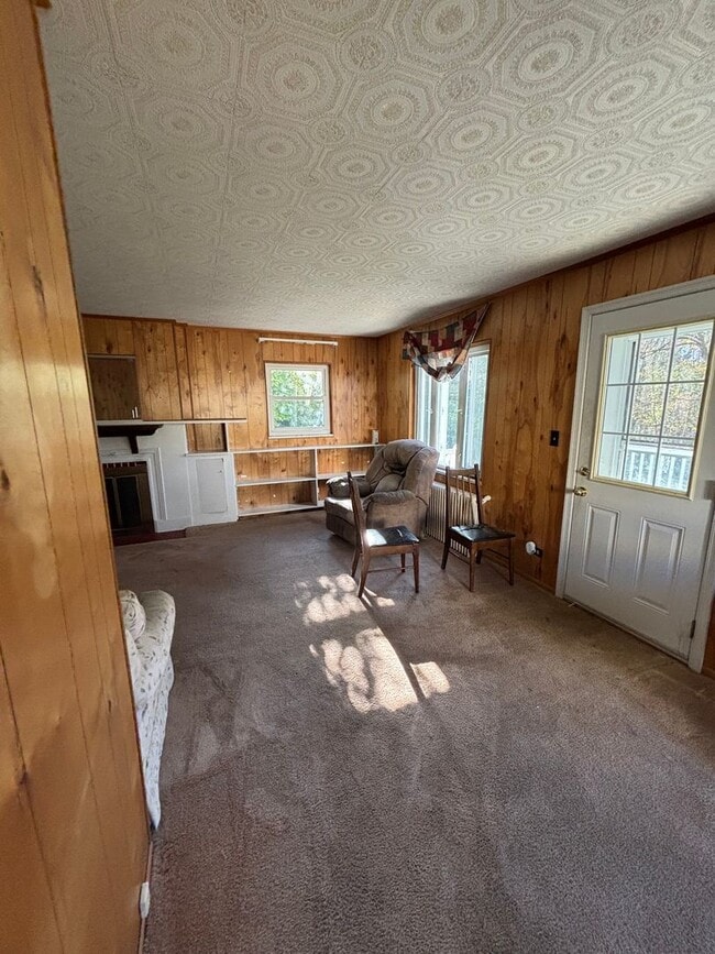 Building Photo - Charming 2-Bedroom Single-Family Home with Garage and Off-Street Parking