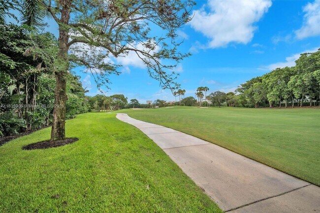 Building Photo - 250 E Royal Palm Rd