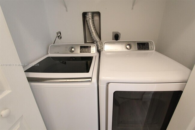 Building Photo - 9390 SW 222nd Way