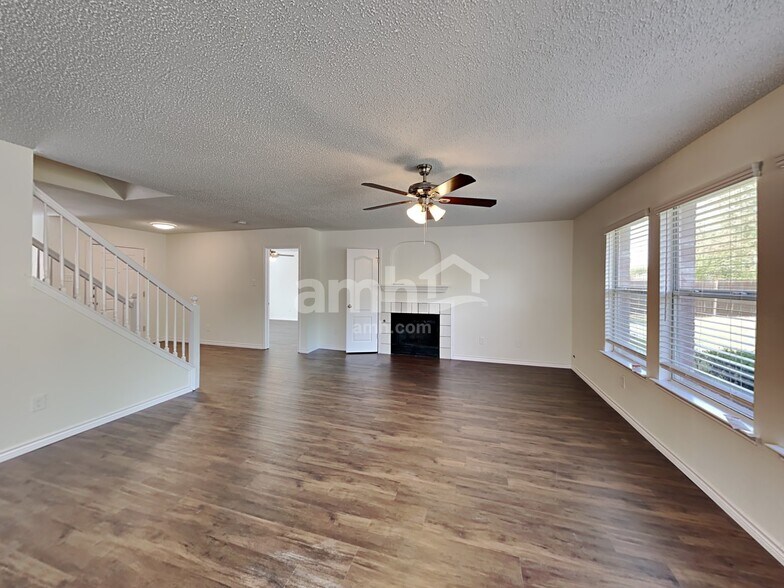 Building Photo - 8113 Lake Haven Dr