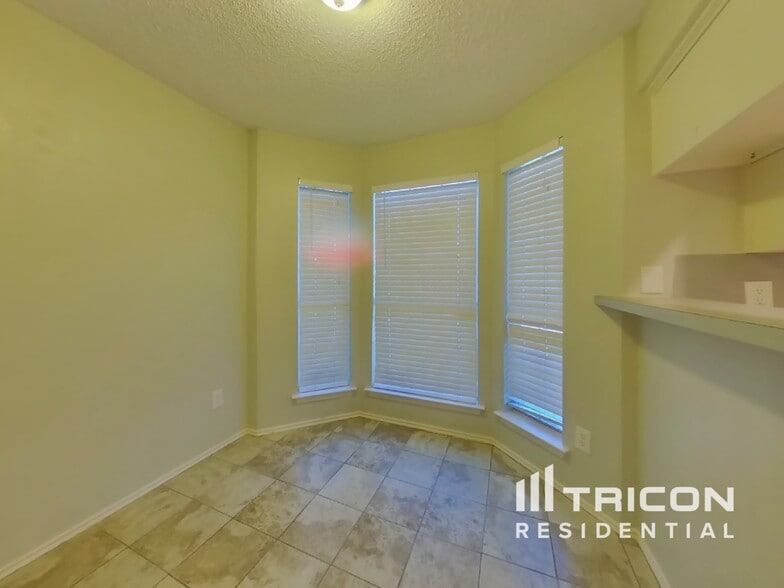 Building Photo - 2817 Laurel Hill Dr