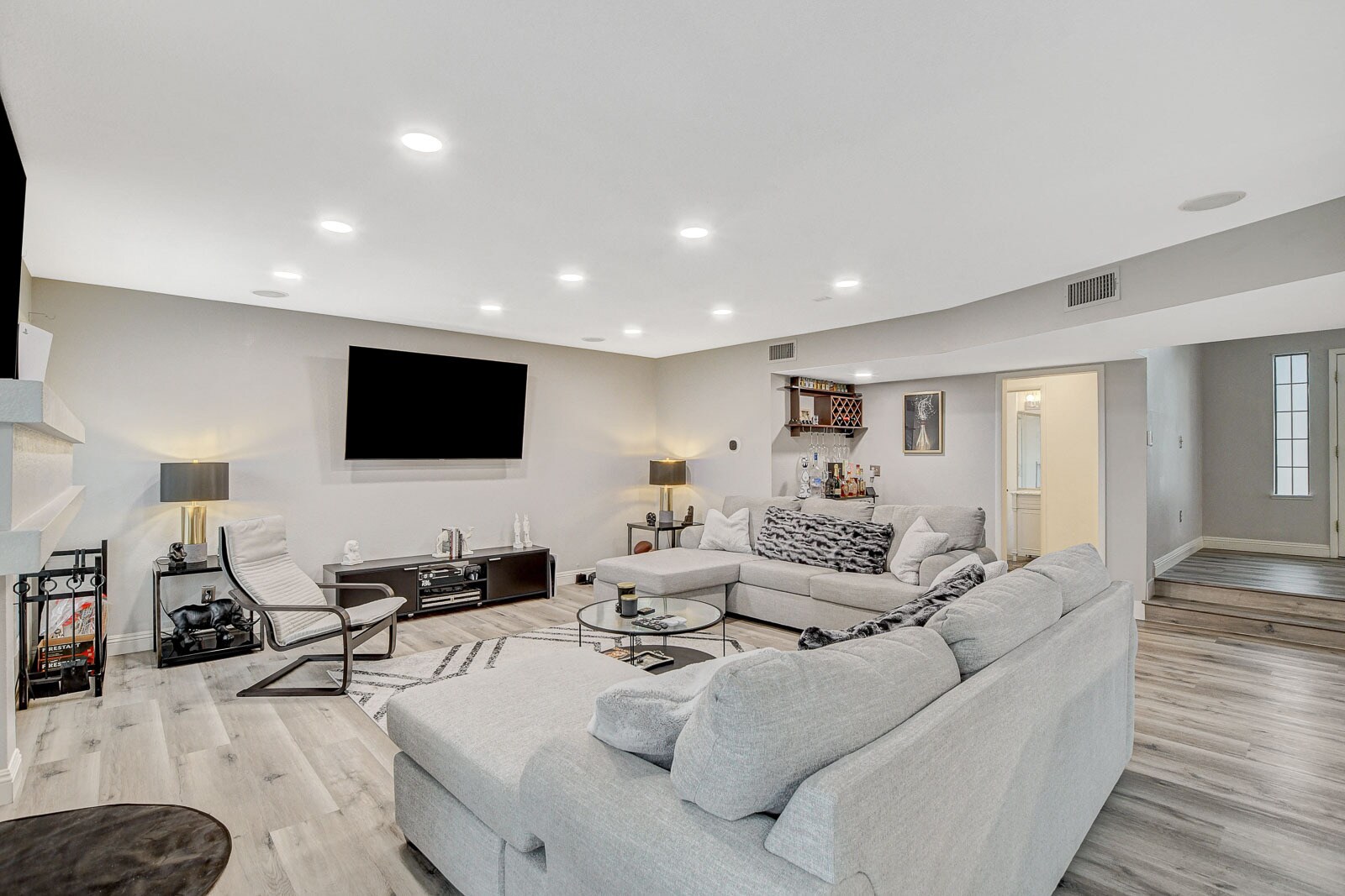 Building Photo - 2224 Lucerne Ct