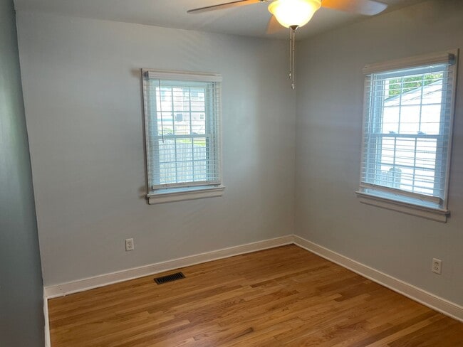 Building Photo - NOW AVAILABLE -  3 Bedroom, 1 Bath Home Ne...